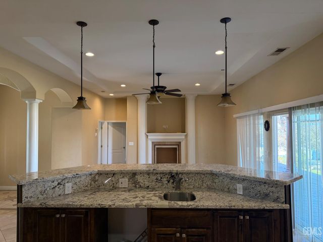 6328 Sugarloaf Lane, Bakersfield, CA 93307