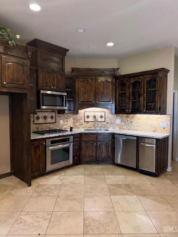 6328 Sugarloaf Lane, Bakersfield, CA 93307