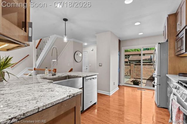 1153 Kirts Boulevard A, Troy, MI 48084