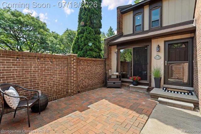 1153 Kirts Boulevard A, Troy, MI 48084