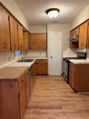 105 Chestnut Street, Lake Jackson, TX 77566