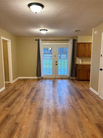 105 Chestnut Street, Lake Jackson, TX 77566