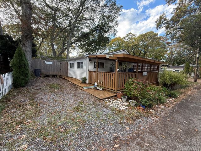 15 Whalers Path, Baiting Hollow, NY 11933