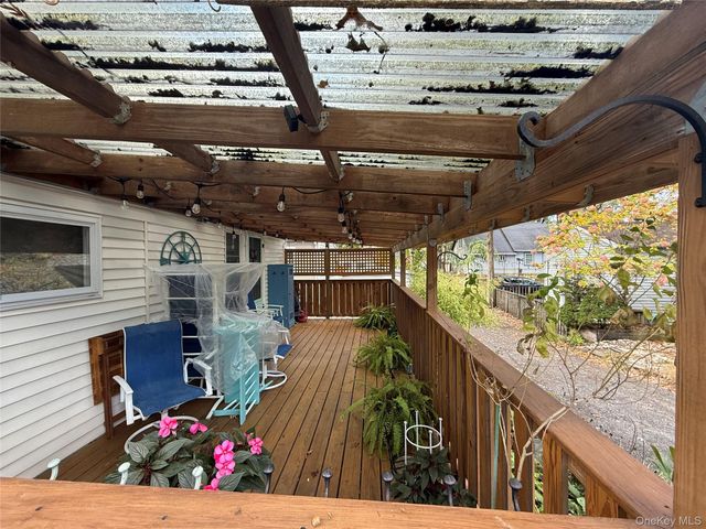 15 Whalers Path, Baiting Hollow, NY 11933