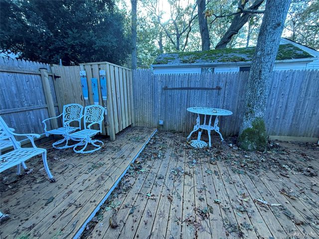 15 Whalers Path, Baiting Hollow, NY 11933