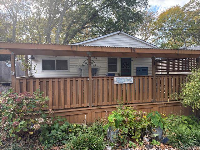 15 Whalers Path, Baiting Hollow, NY 11933