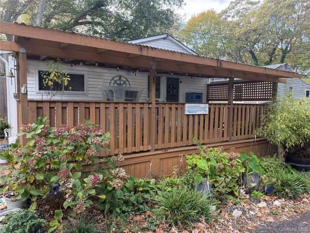 15 Whalers Path, Baiting Hollow, NY 11933