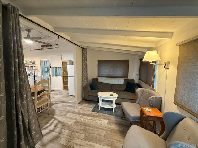 15 Whalers Path, Baiting Hollow, NY 11933