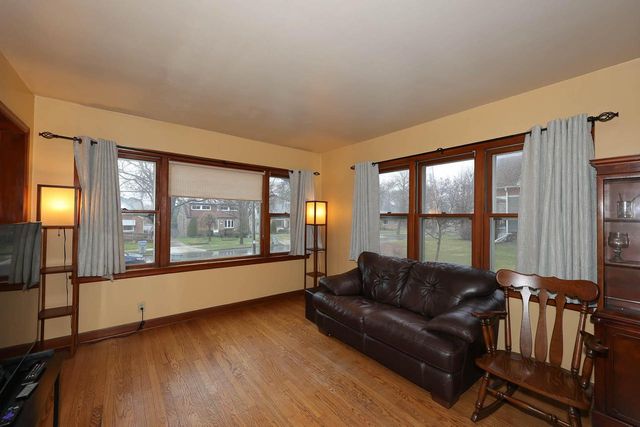 447 E Waterford AVENUE, Milwaukee, WI 53207