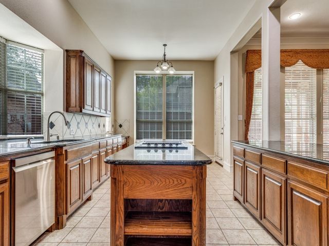 2328 Harrisburg Lane, Plano, TX 75025