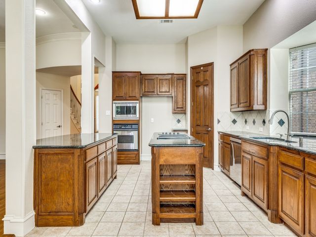 2328 Harrisburg Lane, Plano, TX 75025