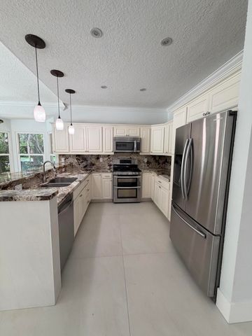 10114 HUNT CLUB Lane, Palm Beach Gardens, FL 33418