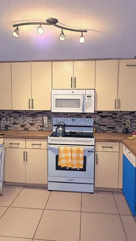 8801 Wiles Rd 208, Coral Springs, FL 33067