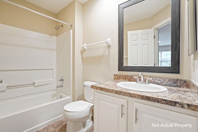 5002 Stratford Pine Lane, Dublin, OH 43016