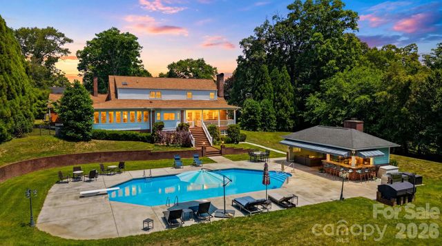 1013 14th Avenue Drive NW, Hickory, NC 28601