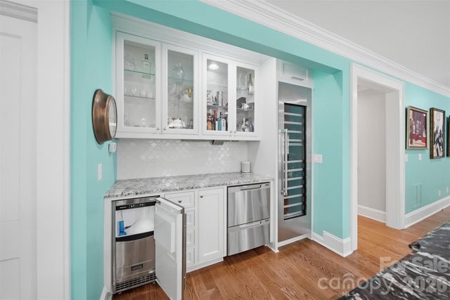 1013 14th Avenue Drive NW, Hickory, NC 28601