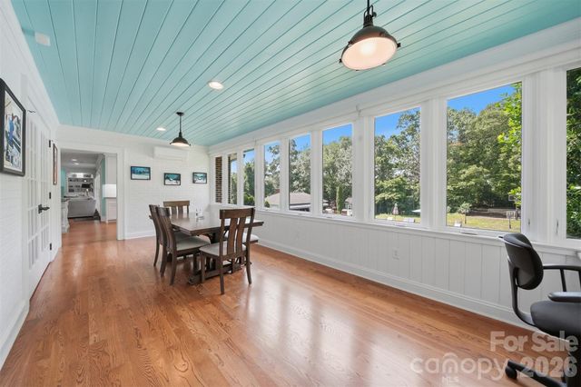 1013 14th Avenue Drive NW, Hickory, NC 28601