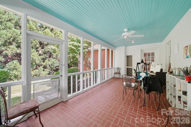 1013 14th Avenue Drive NW, Hickory, NC 28601