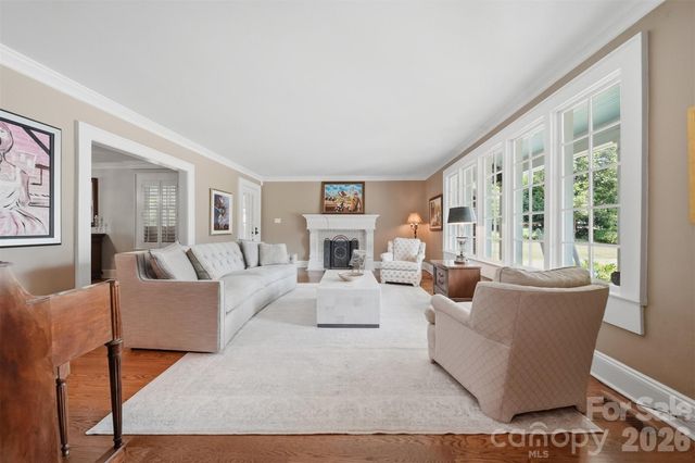 1013 14th Avenue Drive NW, Hickory, NC 28601