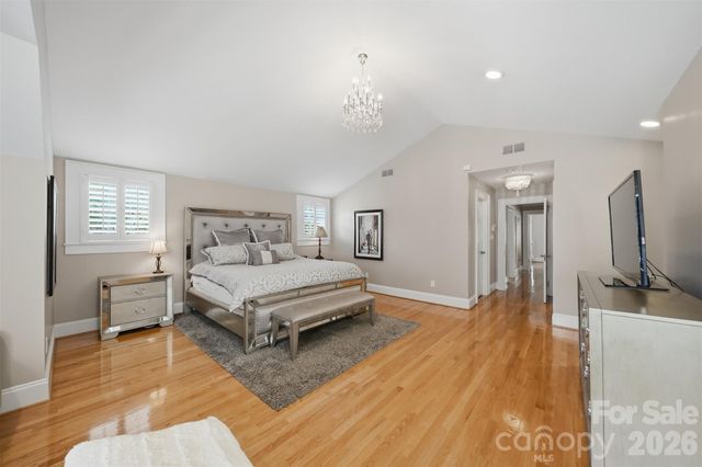 1013 14th Avenue Drive NW, Hickory, NC 28601