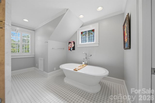 1013 14th Avenue Drive NW, Hickory, NC 28601