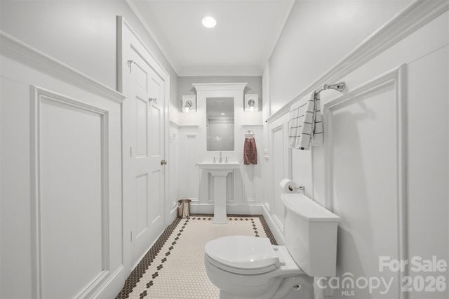 1013 14th Avenue Drive NW, Hickory, NC 28601
