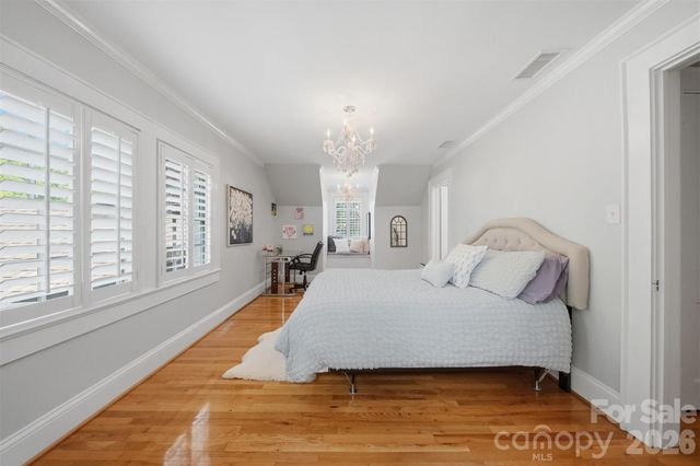 1013 14th Avenue Drive NW, Hickory, NC 28601