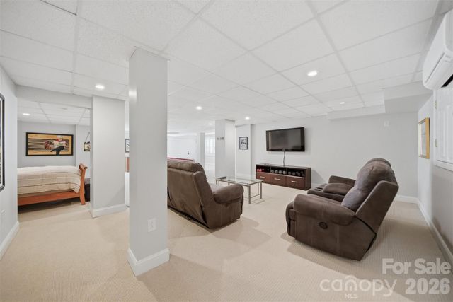 1013 14th Avenue Drive NW, Hickory, NC 28601