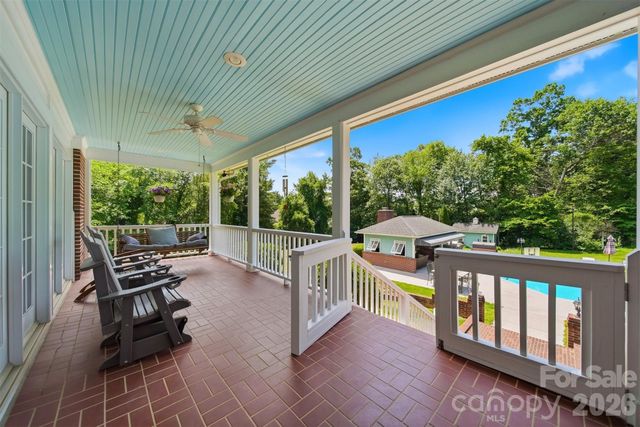 1013 14th Avenue Drive NW, Hickory, NC 28601