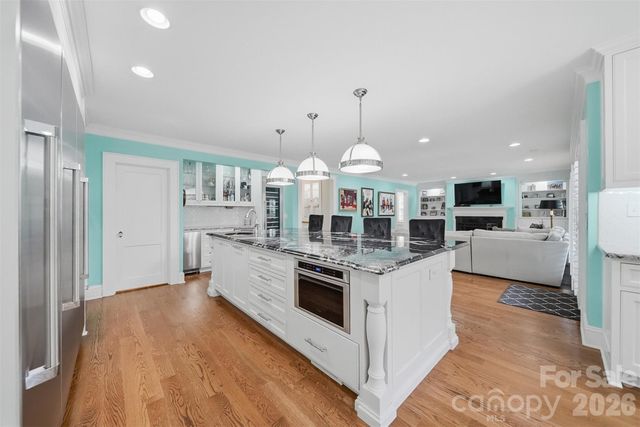 1013 14th Avenue Drive NW, Hickory, NC 28601