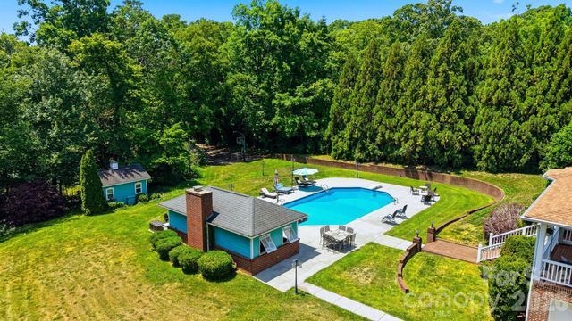 1013 14th Avenue Drive NW, Hickory, NC 28601