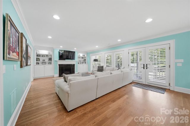 1013 14th Avenue Drive NW, Hickory, NC 28601
