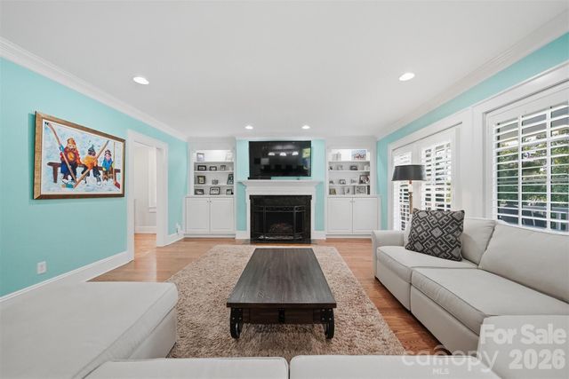 1013 14th Avenue Drive NW, Hickory, NC 28601