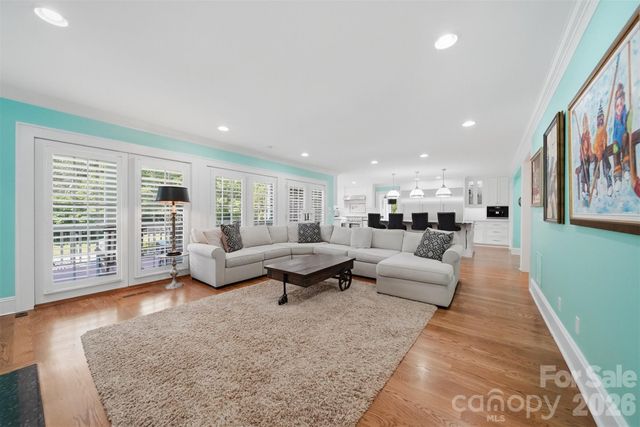 1013 14th Avenue Drive NW, Hickory, NC 28601