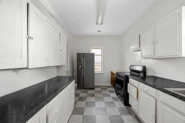 1990 8th Avenue, Marion, IA 52302