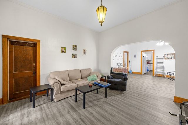 1990 8th Avenue, Marion, IA 52302