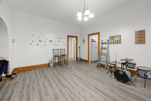 1990 8th Avenue, Marion, IA 52302