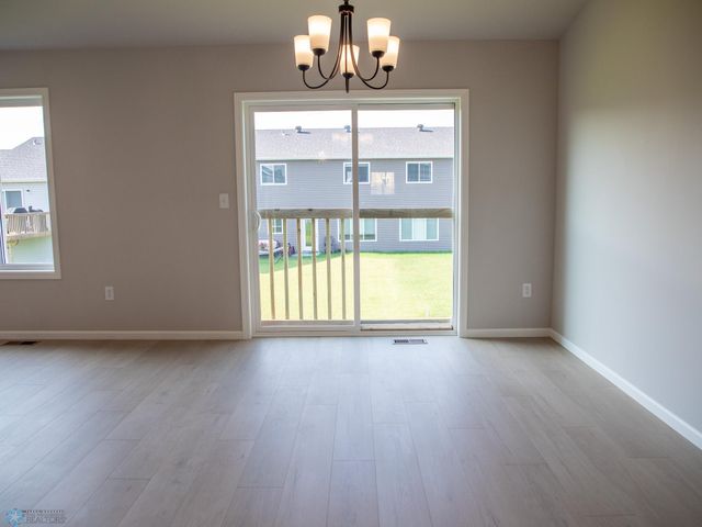 6715 Meadow View Drive S, Fargo, ND 58104