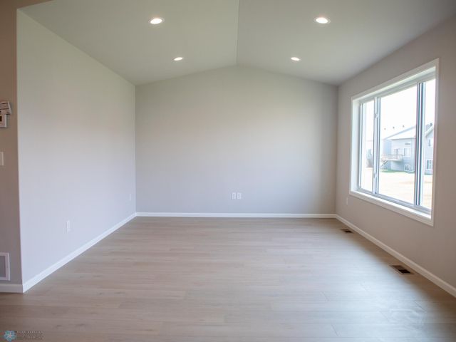 6715 Meadow View Drive S, Fargo, ND 58104