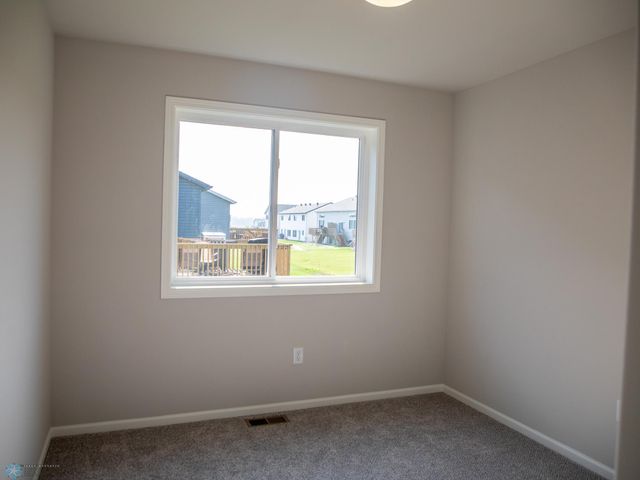 6715 Meadow View Drive S, Fargo, ND 58104