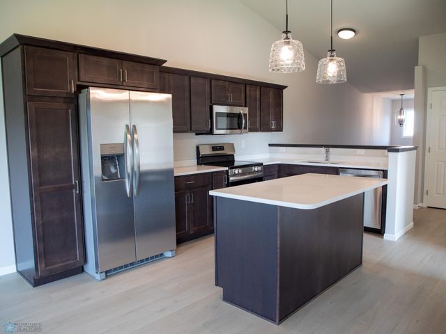 6715 Meadow View Drive S, Fargo, ND 58104