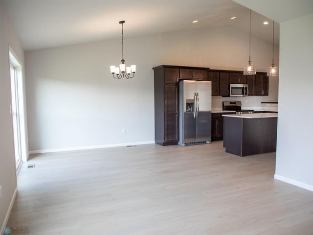 6715 Meadow View Drive S, Fargo, ND 58104