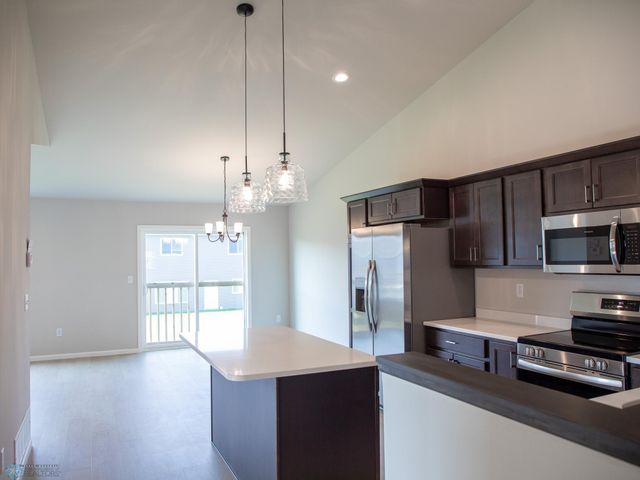 6715 Meadow View Drive S, Fargo, ND 58104
