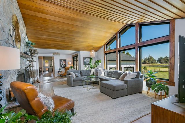 62215 Byram Court, Bend, OR 97701