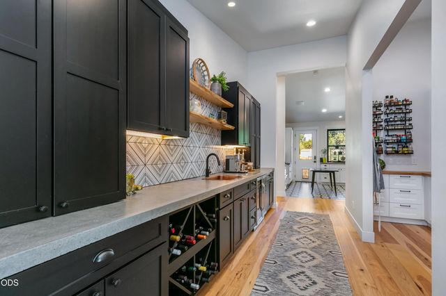 62215 Byram Court, Bend, OR 97701