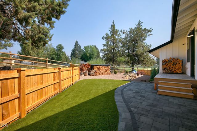 62215 Byram Court, Bend, OR 97701