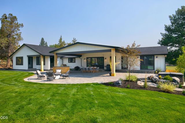 62215 Byram Court, Bend, OR 97701