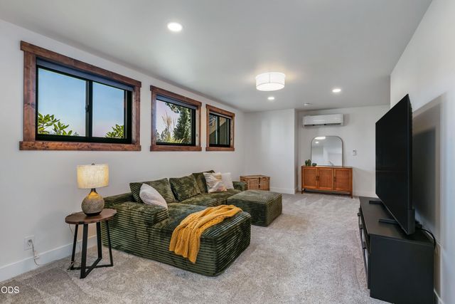 62215 Byram Court, Bend, OR 97701