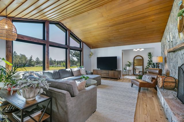 62215 Byram Court, Bend, OR 97701