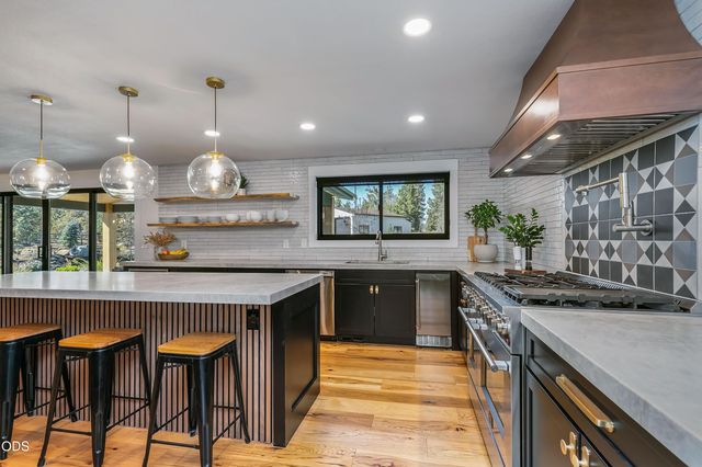 62215 Byram Court, Bend, OR 97701